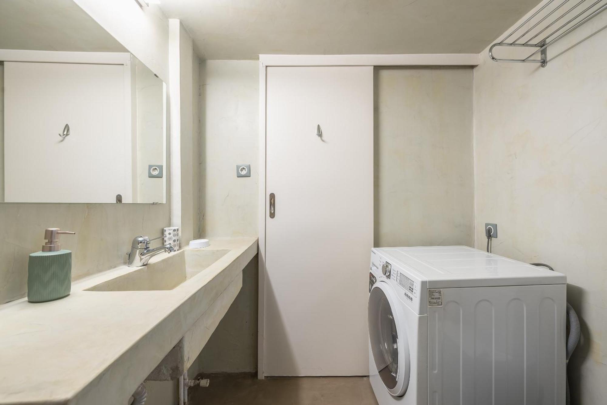 Stylish 2 Bd Urban Retreat Near Panormou Metro Apartment Athens Exterior photo