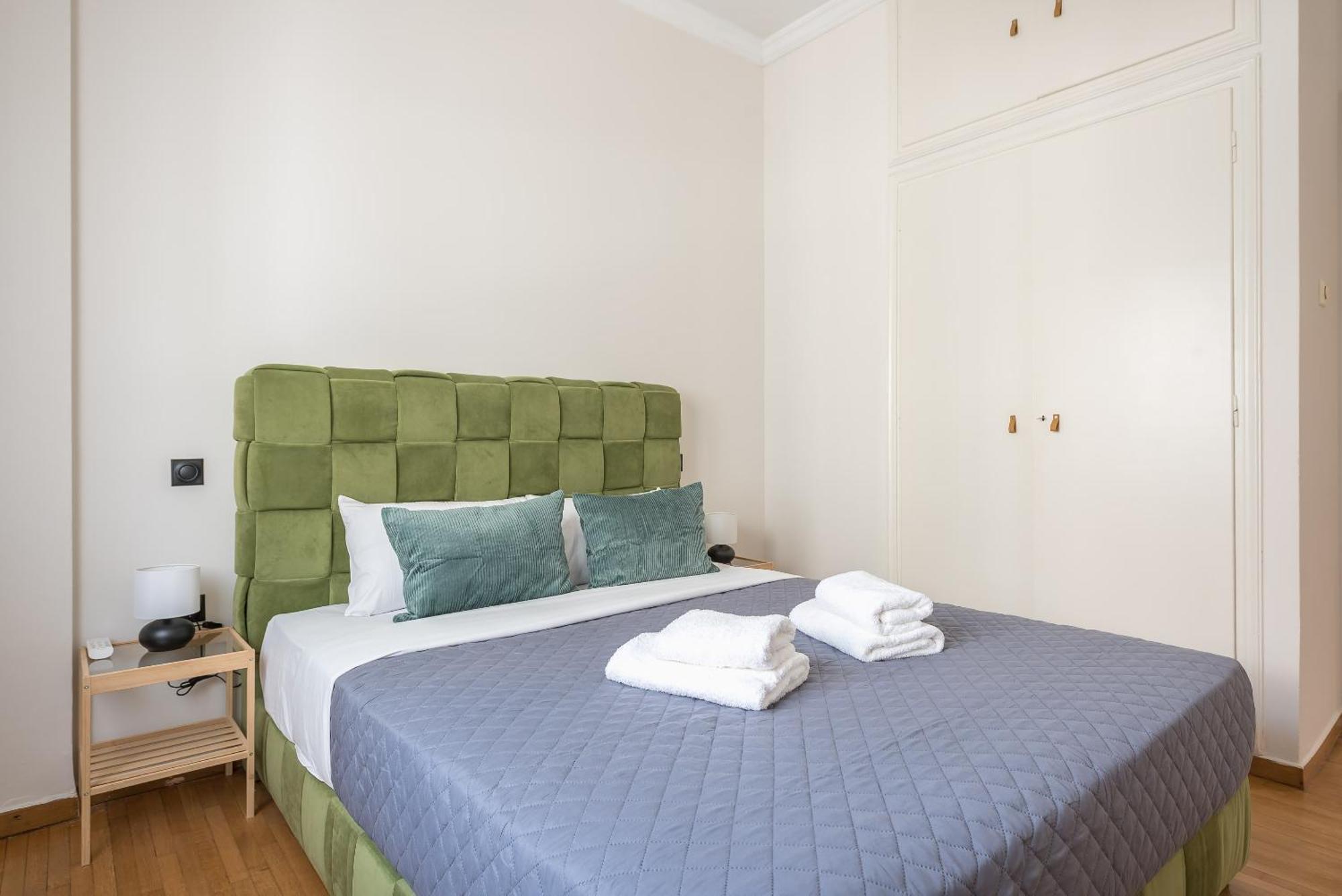 Stylish 2 Bd Urban Retreat Near Panormou Metro Apartment Athens Exterior photo