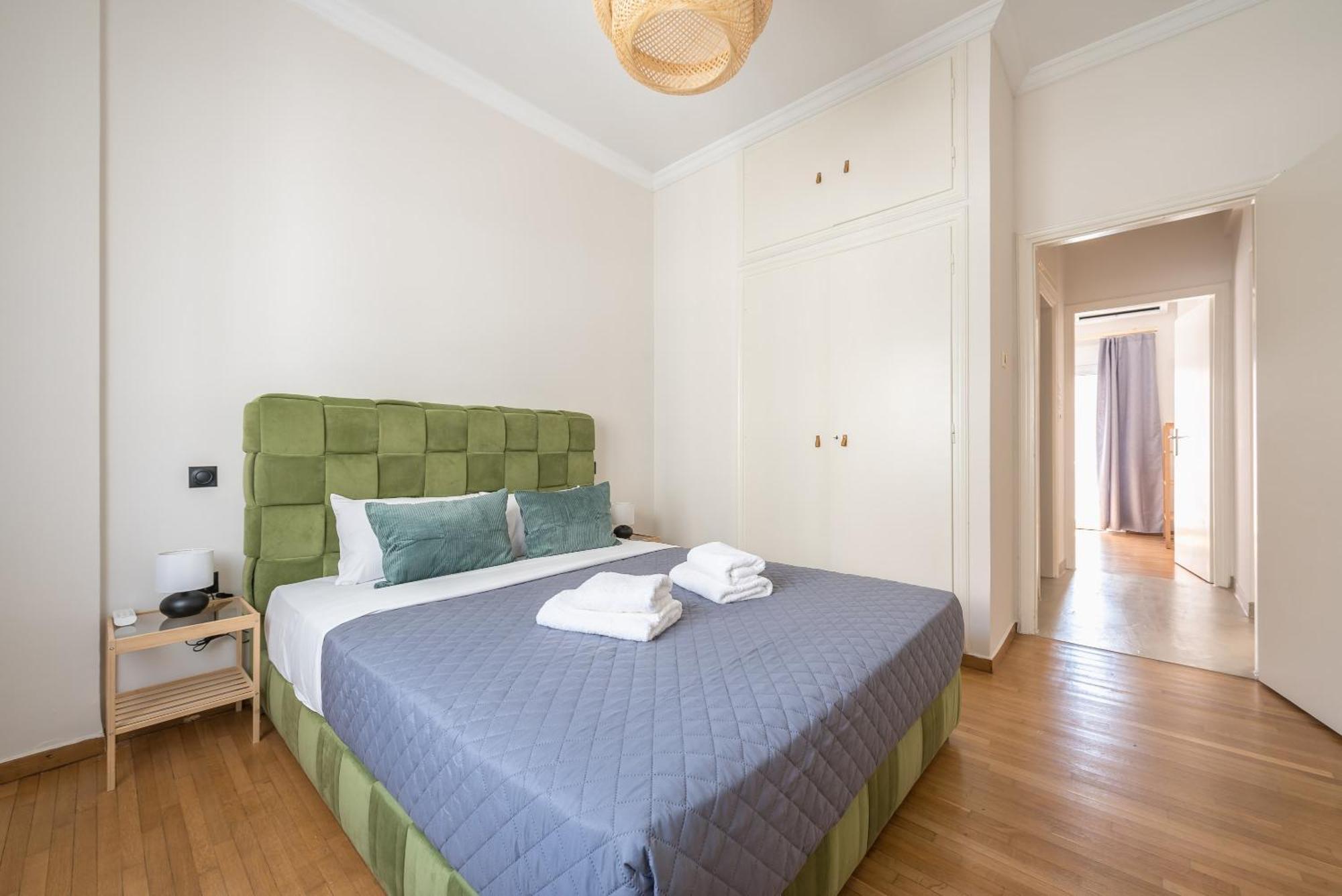Stylish 2 Bd Urban Retreat Near Panormou Metro Apartment Athens Exterior photo